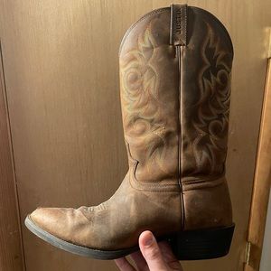 Men’s size 13 Justin boots. Great condition.